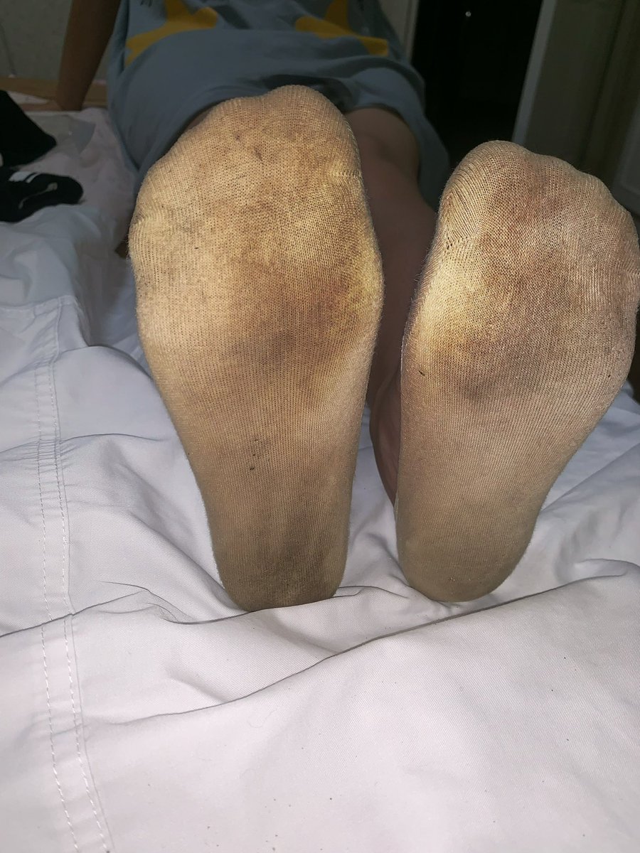 Man950610's tweet photo. 极度反差婊  漂亮的外表下穿着 散发恶臭的重口味船袜     #反差婊  #重口味   #原味袜子    #臭棉袜 https://t.co/zDfeoogrkz