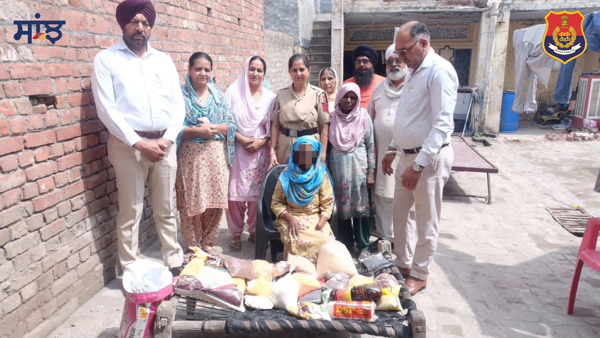 PP_Hoshiarpur's tweet photo. Continuing our #CharitableActivities, today Saanjh Kendra, PS Mukerian provided grocery and eating goods to a very poor and needy widow old lady residing in the village of Hayatpur, Mukerian. https://t.co/PTfJ5vbeAO