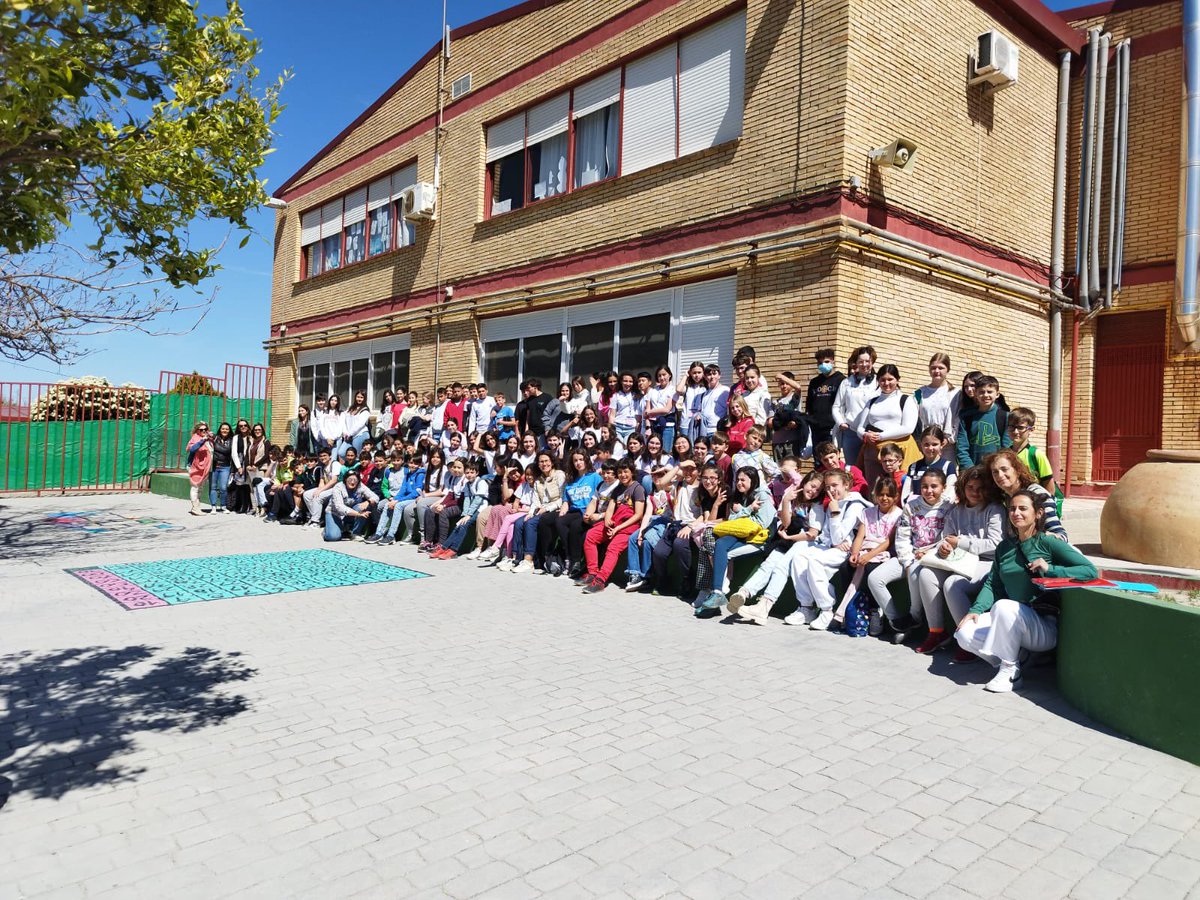 EEP_PEspinosa's tweet photo. El grupo de mediación de @i_pedroespinosa participó ayer en el Encuentro de Mediadores celebrado por @pazintercentros. Muchas gracias al equipo del @CEIPSanJuan por acogernos. Taller de emociones, arteterapia, pasapalabras, mediación, respiración… ¡Nos lo hemos pasado genial! https://t.co/tNCtsVx4SZ