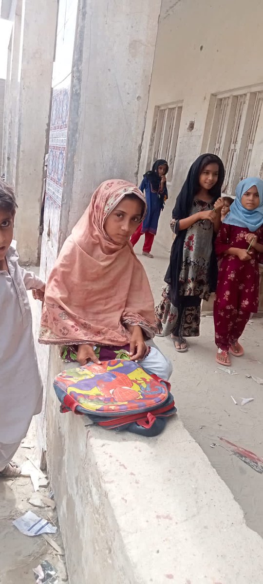 asif_alias's tweet photo. @BaelaJamil @itacecorg @NagarSnpet In our surrounding idara taleem aghahi distributed bags ,dresses and other stuff for childrens yet we din recieved any thing https://t.co/mE12kzE1Kp