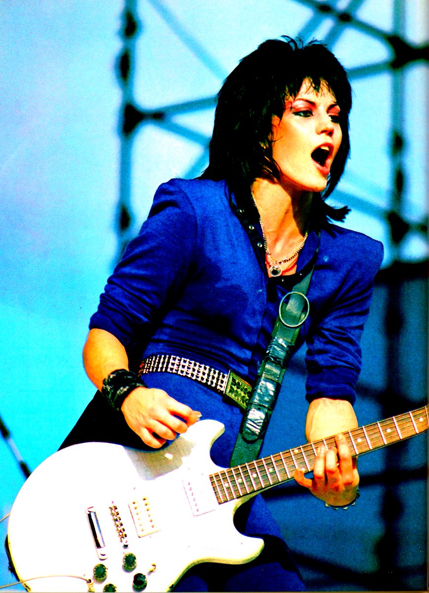 The great Joan Jett, 1982.
#rock @joanjett #JoanJett #rocknroll #photo #punk 
#rebel #rockmusic @NME @creemmag #read #hero #comcibooks #History #Writer