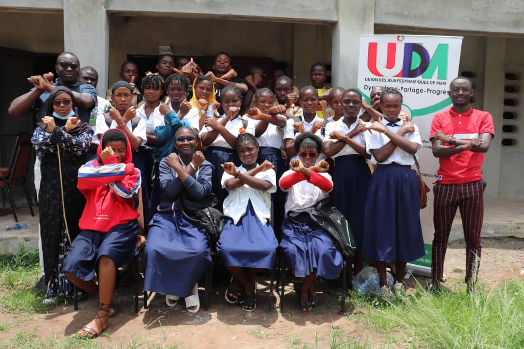 ujdmMan's tweet photo. #TitreDeRappel
Les membres de l'#UJDM ont tenu une séance de #discussion avec les #enfants, ce mercredi 29 mars 2023, au sein du Collège Privé des Professeurs de #Man.
Cette séance de discussion avait pour thème : #valeurs et #sexualité. 1/2 https://t.co/2dSacAq90k