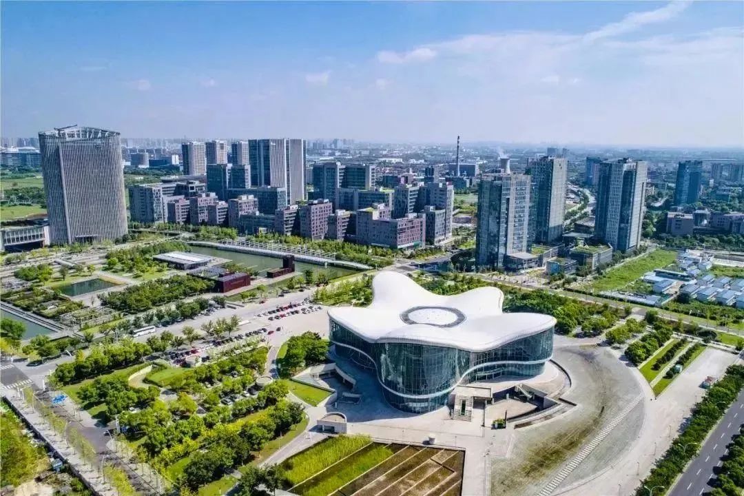 WuxiCity's tweet photo. Recently, two industrial parks in #Wuxi were shortlisted as national-level green parks. Seven enterprises in Wuxi were rated as national-level green factories, more than any other area in #Jiangsu province. #MadeInWuxi https://t.co/49kQ6TYE8K