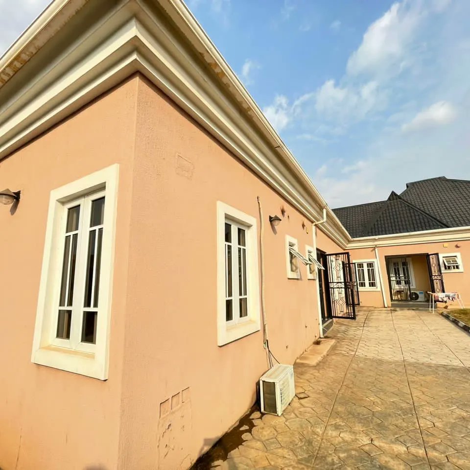 mobashbnsheick's tweet photo. *TO LET*
2BEDROOM APARTMENT AVAILABLE
LOCATION: KOLAPO ISHOLA GRA IBADAN
FACILITIES: ALL MODERN FACILITIES
RENT: 1.6M
ENQUIRY: 08105326749
#ibadan #ibadanhomes #ibadanrealtors #ibadanapartment #propertypro #vira #ibadanagents #ibadanproperties #polyproperty
08105326749 https://t.co/0FI8YnQ656