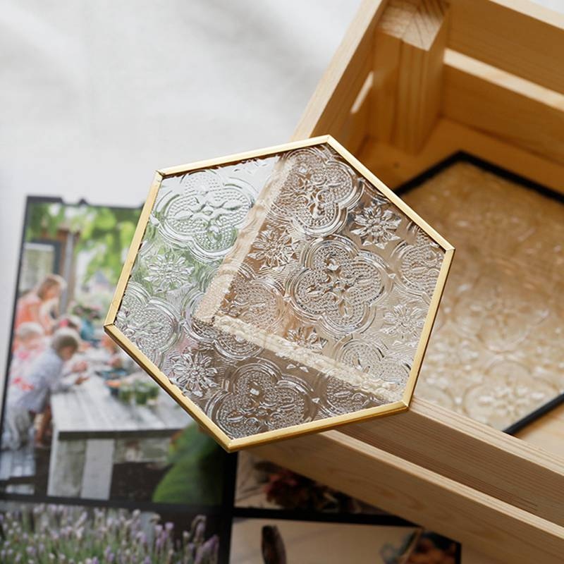 MesmerizeD_it's tweet photo. Kristall Coaster won't be unnoticed by your guests when you will lay their drink on it.
Visit: https://t.co/0OGt4gnL8g
#coaster #decor #glasscoaster #kitchentool #kitchentools https://t.co/VRhDlbMW8y