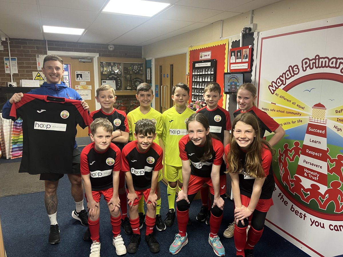 MayalsSchool's tweet photo. A huge thank you to @HoopRecruitment for sponsoring our school football teams. We are absolutely thrilled with our new kit and can't wait to try it out! A special thank you to Carl, from Hoop, for presenting us with the kit #MayCommunity https://t.co/CHnttyNXyB