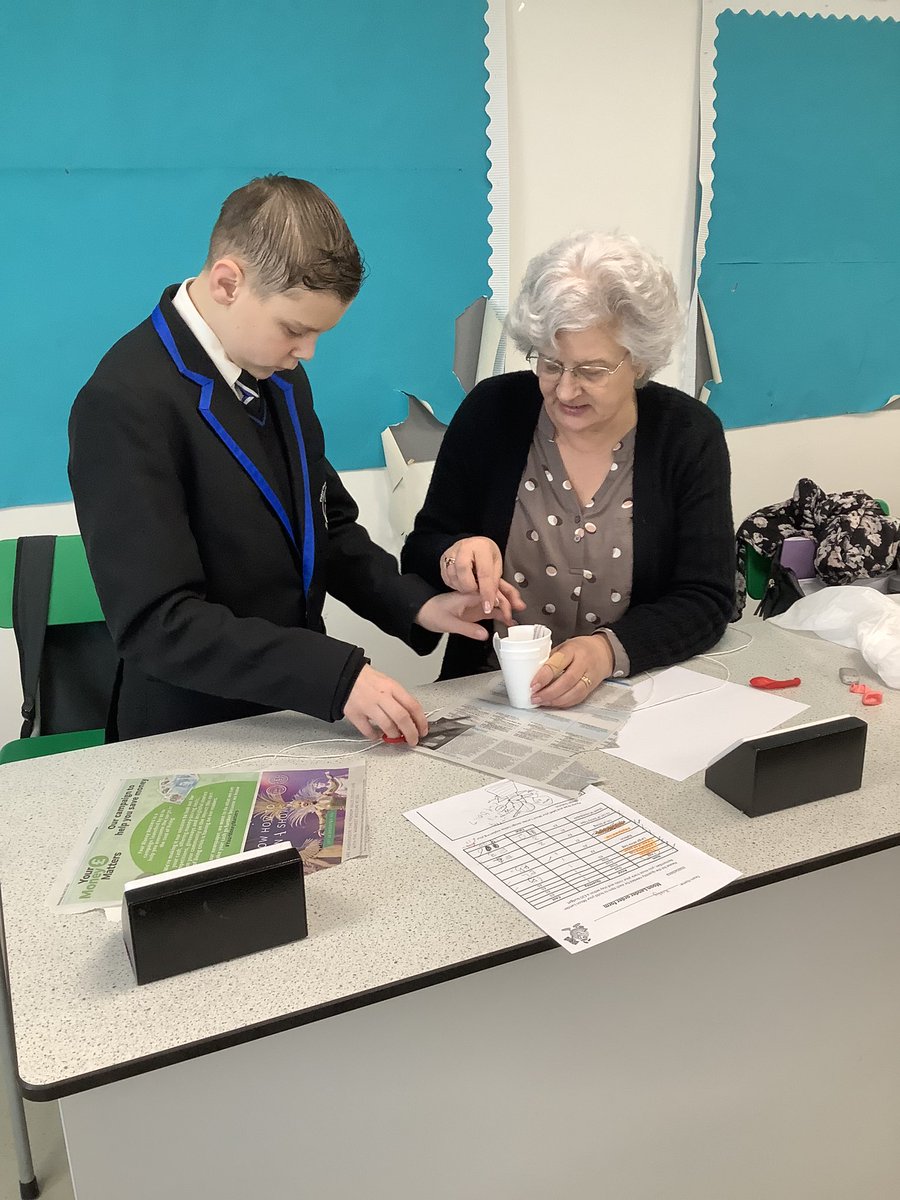 MrsJonesScience's tweet image. Y7 STEM lesson making egg landers 🥚 🪂 😃