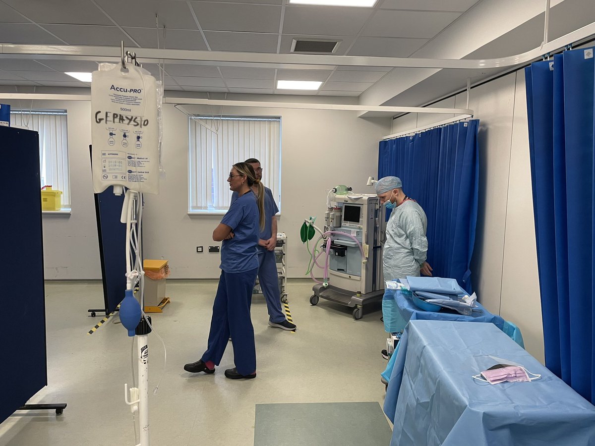 JillFeatherston's tweet image. #NHSBT #DDSim we are ‘theatre’ ready! Awaiting our ‘DCD’ patient for ‘lung donation’ Walking through safe palliation followed by re-intubation &amp;amp; lung inflation and timings working with the SNOD (specialist nurse organ donation)#sim