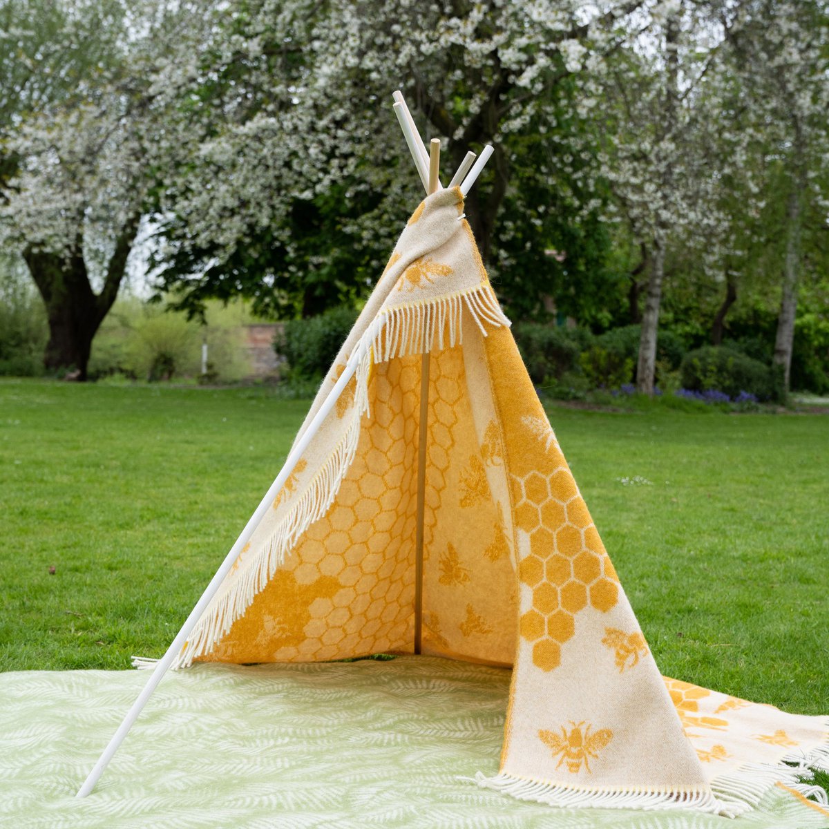 TextileJj's tweet image. Spring is nearly here and it’s bringing with it a burst of pretty colour. Bring this spring colour inside with these accessories…

#springdecor #springinterior #springvibes #springfeels #ss23interior #springflowers #boldhome #boldhomeaccents