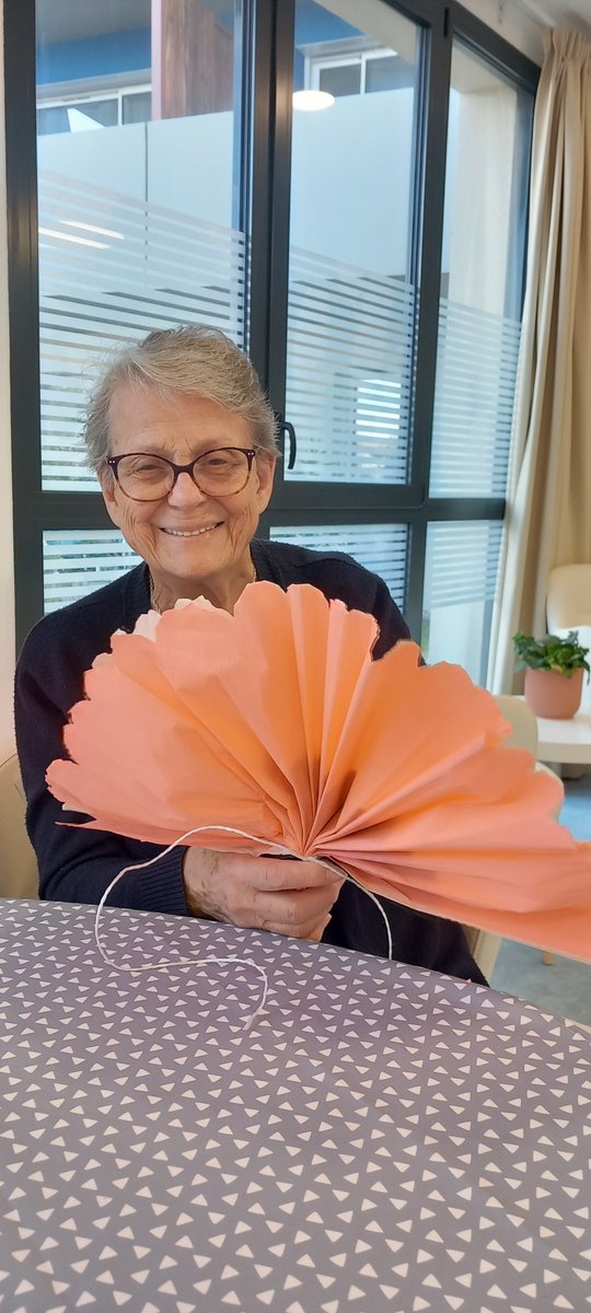 A l'occasion de la semaine "créa artistique", quelques petites mains ont bien travaillé!@atelier créatif@senioriales