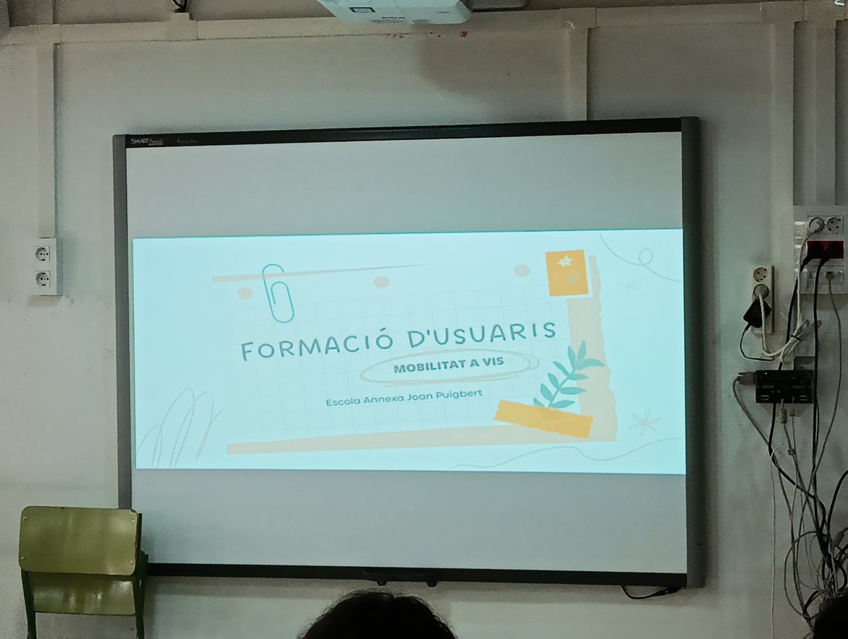 La Gemma i la Laura de l'<a href="/EscolaAnnexa/">Escola Annexa</a> ens mostren la unitat de programació de formació d'usuaris/es arran del job shadowing a la Vienna International School. <a href="/EplusCatEdu/">Unitat Programes Internacionals Catalunya</a> #CETE #Puntedu #MCPuntedu