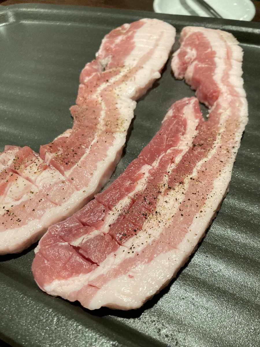 昨日サムギョプサル食べに行ったお店で、当たり前のように店員さんに任せてたらめっちゃ焦げてしまって泣けた😂
頼んだチャプチェも出てこなかったしとても残念だったので、家でラーメンつくってなんとかいい気分でフィニッシュした😂

人気店という名の忙しすぎるお店には気をつけたほうがいい😂