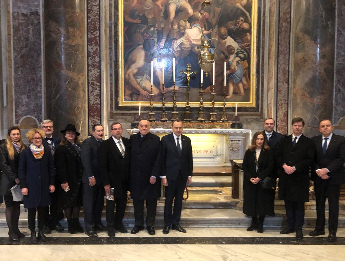 SlovakiaHolySee's tweet photo. Holy Mass at the tomb of Pope St. John Paul II today in Basilica San Pietro on the occasion of the 18th Anniversary of his death celebrated by cardinal Konrad Krajewski.🇵🇱🇻🇦🇸🇰 @PLinVatican @Kwiatkowski_A https://t.co/9Ah7qItleL