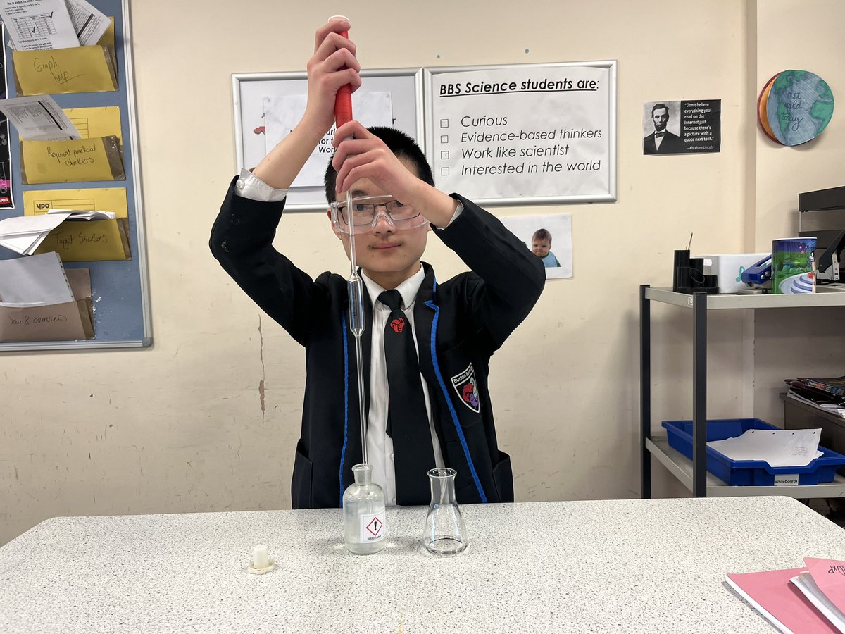 bbs_science's tweet image. Year 10’s displaying some fantastic chemistry skills today… 🧪💪#Makingfertilisers #neutralisation #makingsalts #practicalchemistry