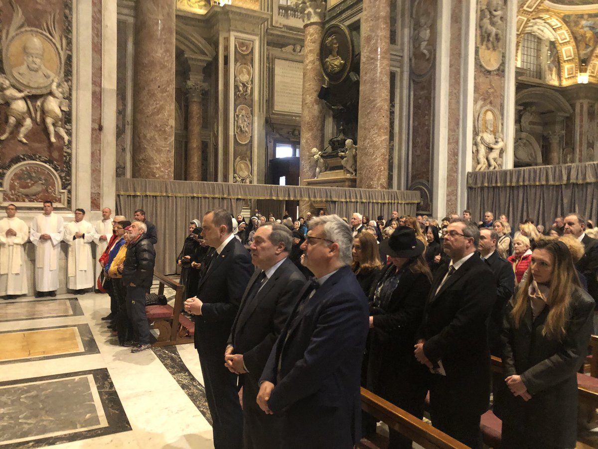 SlovakiaHolySee's tweet photo. Holy Mass at the tomb of Pope St. John Paul II today in Basilica San Pietro on the occasion of the 18th Anniversary of his death celebrated by cardinal Konrad Krajewski.🇵🇱🇻🇦🇸🇰 @PLinVatican @Kwiatkowski_A https://t.co/9Ah7qItleL