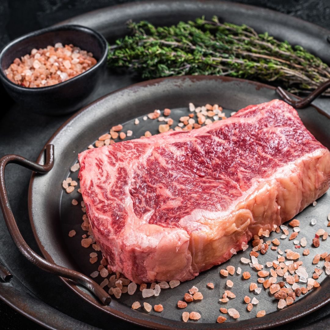 WagyuRSA's tweet photo. Indulging in the ultimate beef experience with this mouth-watering wagyu sirloin steak 🔥🥩 #foodie #steaklover #wagyubeef #sirloinsteak #deliciousness https://t.co/KU4r30jbHp
