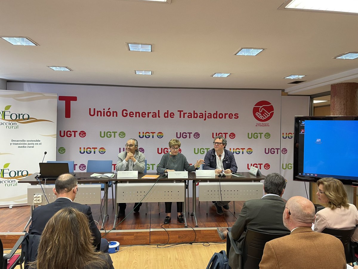 alesanper's tweet photo. Aprendiendo de @Tgarciaazcarate sobre los problemas y posibles soluciones para el mundo rural en una sociedad en crisis. En la reunión del @ForoAccionRural organizado por @UPA_Federal con @WWFespana @SEO_BirdLife #RedTerrae @FGlobalNature @fademur @SEAE_Agroecolog @redespanola https://t.co/3XD5x7aVnJ