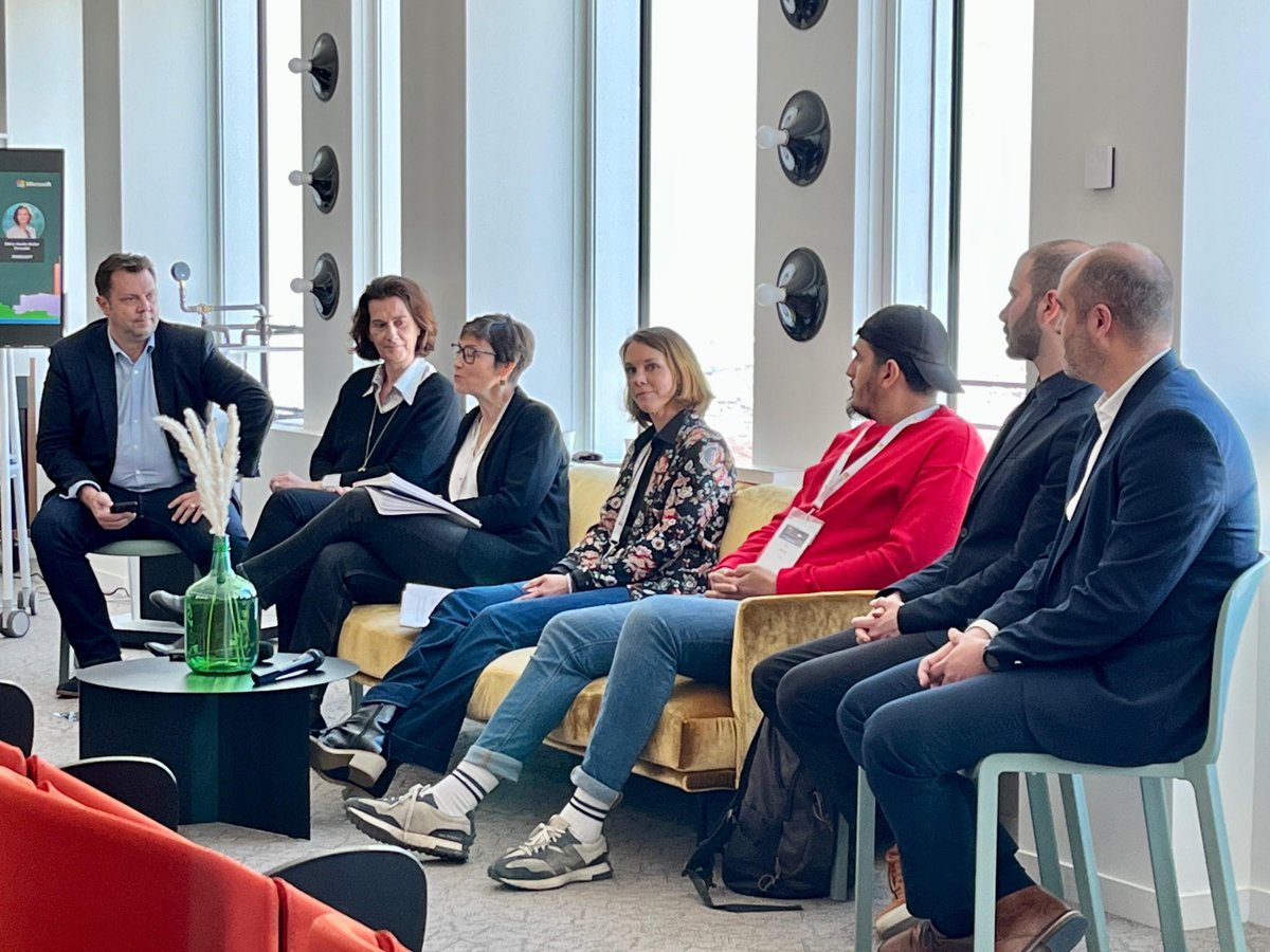 microsoftfrance's tweet photo. #AVousLaTech
Mardi, nous étions à Lyon📍Focus sur nos ateliers durant lesquels candidats et mentors se rencontrent pour revoir le CV à l'entretien blanc, dans le but d'approcher le dream job ✨ L'initiative se poursuit ! https://t.co/yQSUS2auEZ