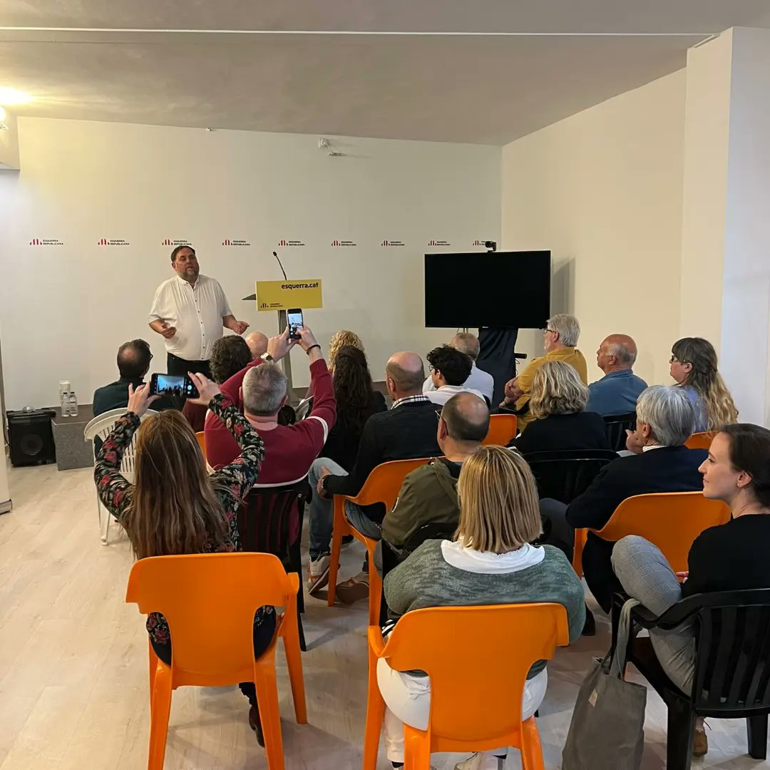 ERCPallarsJussa's tweet photo. ✅️ Oriol @junqueras visita el #PallarsJussà per conversar i escoltar als alcadables i a la gent del #territori a #Isona, #Tremp i #PoblaDeSegur

🗣 "Estem contents perquè per primer cop en la història presentem candidatura als 14 municipis del #Jussa" 

Gràcies per la visita!! https://t.co/6JhoFkz3fK
