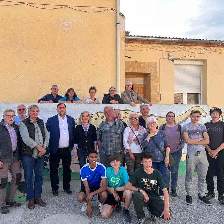 ERCPallarsJussa's tweet photo. ✅️ Oriol @junqueras visita el #PallarsJussà per conversar i escoltar als alcadables i a la gent del #territori a #Isona, #Tremp i #PoblaDeSegur

🗣 "Estem contents perquè per primer cop en la història presentem candidatura als 14 municipis del #Jussa" 

Gràcies per la visita!! https://t.co/6JhoFkz3fK