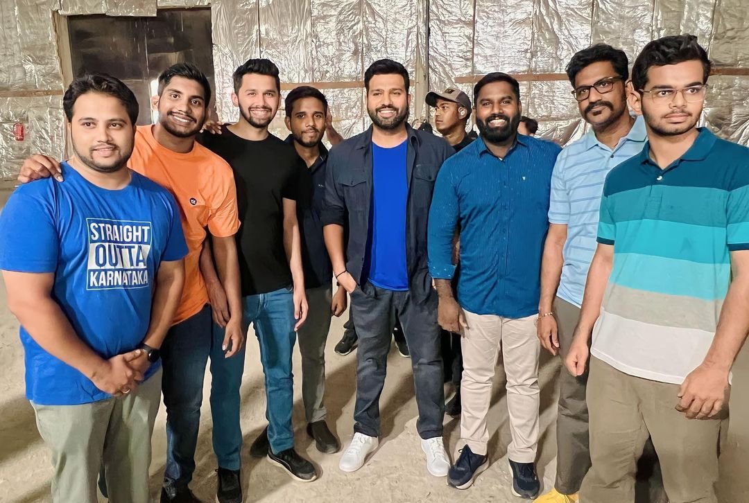 CricCrazyJohns's tweet photo. Rohit Sharma with fans during the Star Sports shoot. https://t.co/ypuJY3tgEm
