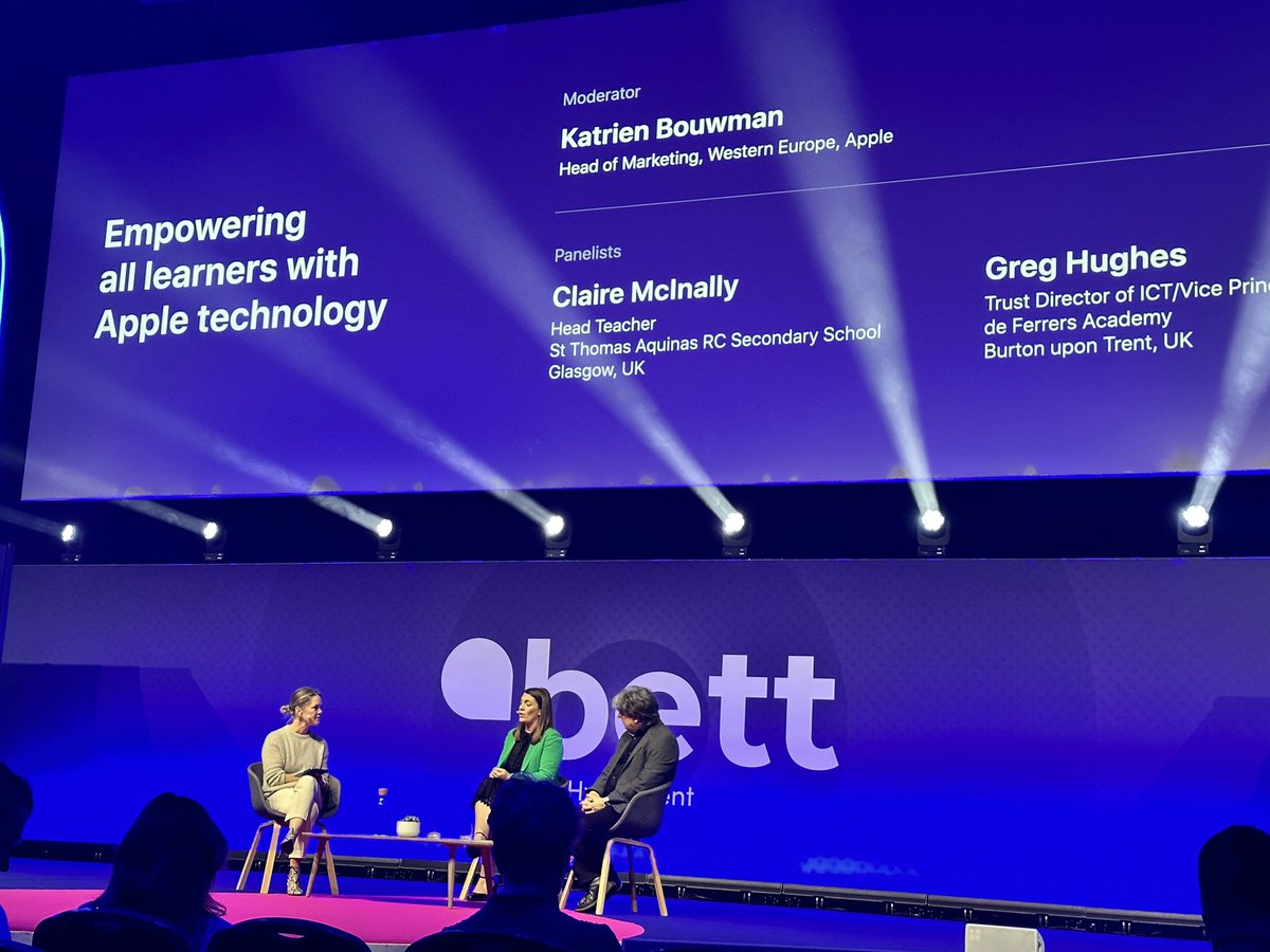 #BETT23 panelist Claire McInally noted how using #OneNote has saved her university daughter money because she’s using digital learning tools instead of books and paper. It’s the <a href="/apple/">Apple</a> session so she’s using #iPad and digital ink with Apple Pencil. 🙌🏼