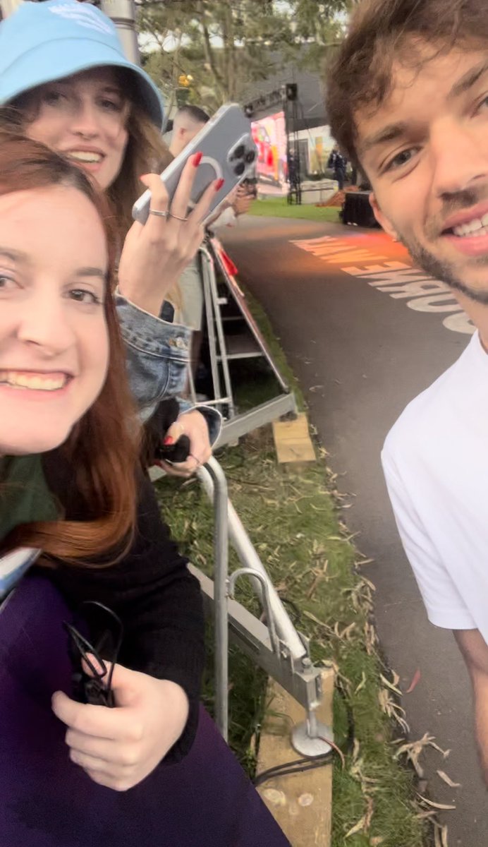 sarah 🤎💛 tweet media