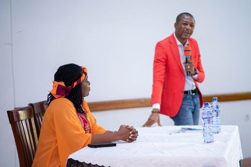 Eugene_kandolo's tweet photo. En marge du mois finissant dédié à la femme, nous avons été intervenants aux côtés d'autres lors de la Master Class avec les femmes des médias. Nous avons parlé du leadership féminin à travers les médias et la promotion des droits des femmes dans le contexte électoral. https://t.co/sYi4tSCXAS