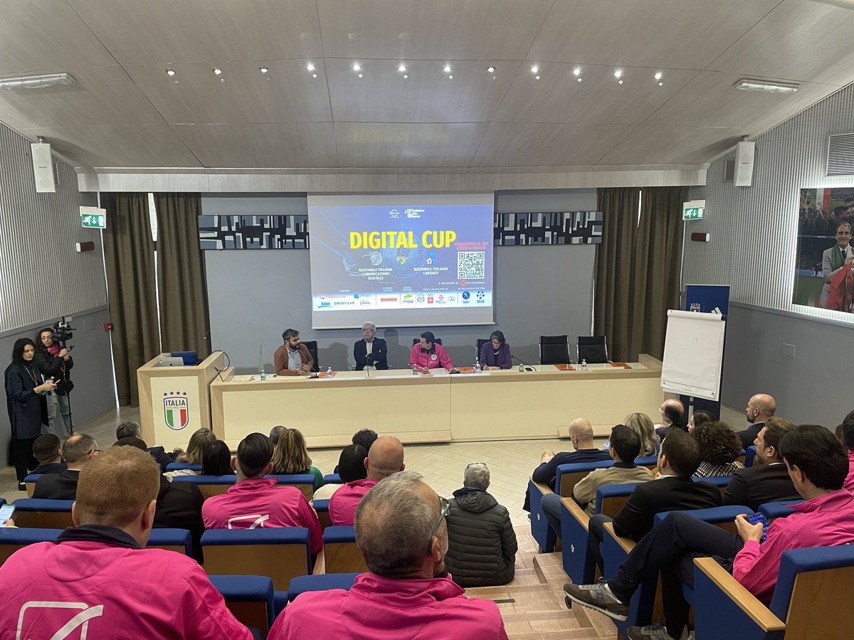 giuseppelanese's tweet photo. Oggi a #Coverciano in campo per la sfida tra #NazionaleItalianaComunicazioneDigitale e #NazionaleItalianaCantanti per la #DigitalCup. Alle 10 il convegno “Il digitale in campo”. Il progetto sostiene #Savethechildren. Link per donare:
https://t.co/fKzZRGxTji @Fondazione_FID https://t.co/qlJXYUnhhj