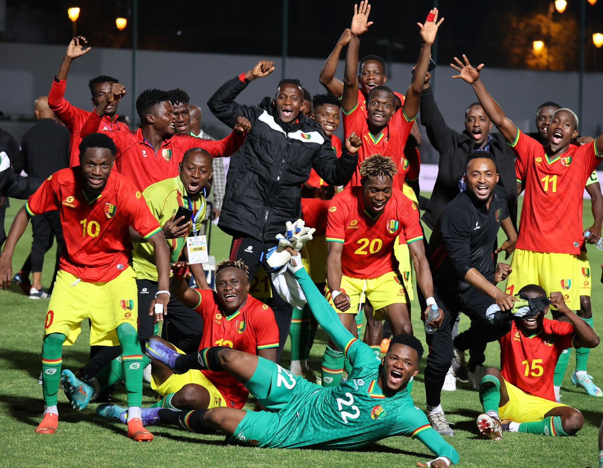 momo_fanye's tweet photo. Nous sommes à la CAN. 
Félicitations les gars 🇬🇳

#GbinGbinSo https://t.co/fCjhg2Ddk7