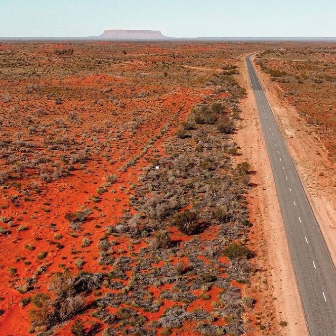 Turns out there&rsquo;s more than one massive rock in @VisitCentralAus&nbsp;🧡  Captured here by IG/anyabananyaa<a href="/tag/seeaustralia"class="tags"><span>#seeaustralia</span></a><a href="/tag/comeandsaygday"class="tags"><span>#comeandsaygday</span></a><a href="/tag/mountconner"class="tags"><span>#mountconner</span></a>