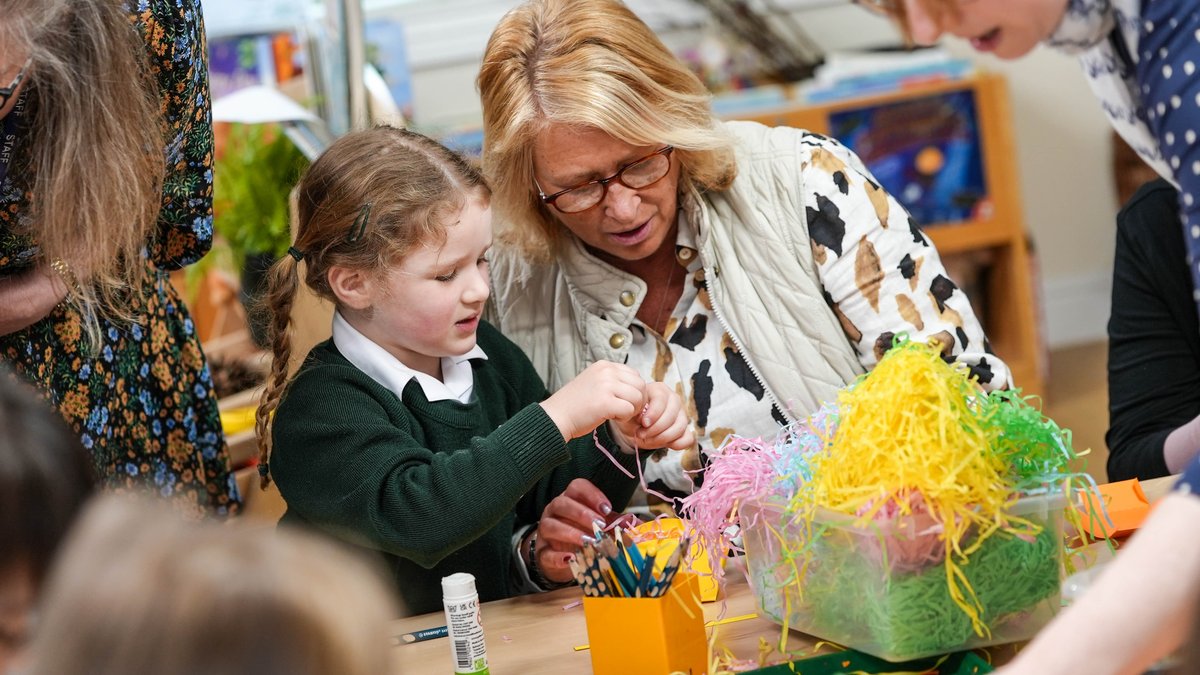 KESPreparatory's tweet photo. Our #StroudEY children enjoyed an Easter craft afternoon with their families. Easter is always a special time here at Stroud and our children were so excited to show off their classrooms whilst painting and creating Easter Bunnies!

#StroudArt #StroudEY #Easter #ForeverUndaunted https://t.co/GYgxcIsGJR