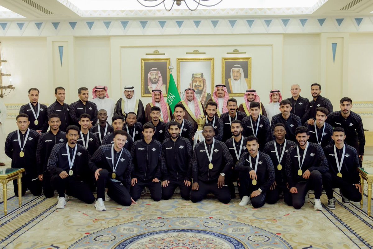 qunsad's tweet photo. صاحب السمو الملكي الأمير الدكتور فيصل بن مشعل #أمير_القصيم يستقبل ويهنئ أبطال المملكة لـ"كرة القدم" منتخب #جامعة_القصيم بعد تحقيقهم كأس بطولة الجامعات السعودية للمرة الرابعة في تاريخ الجامعة 🏆🏆🏆🏆. https://t.co/HDQPhqf0zH