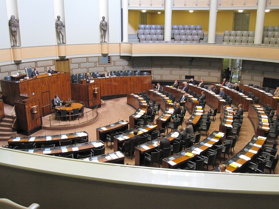 Diesen Sonntag finden in #Finnland 🇫🇮 Parlamentswahlen statt. Jüngsten Umfragen zufolge ist eine Fortsetzung der 5-Parteien-Koalition unwahrscheinlich. Wie es um die Wirtschaft des Landes und die Handelsbeziehungen zu #Deutschland steht, erfahren Sie hier: gtai.de/de/meta/presse…