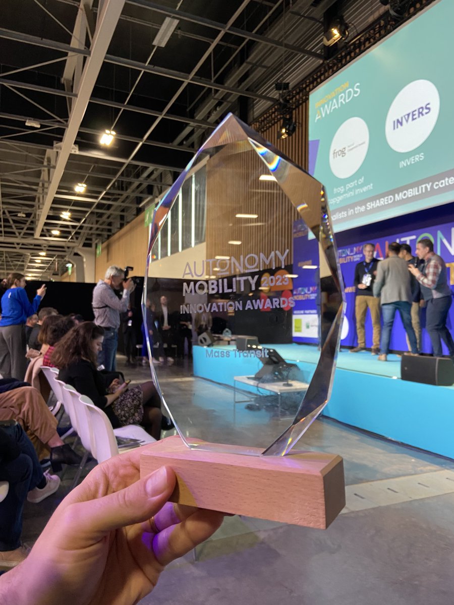 CapgeminiEngFR's tweet image. [1/6] 🎉 Nos équipes remportent l&apos;@Autonomy Mobility #Innovation Awards catégorie Mass Transit pour leur contribution dans le projet @TrainLeger  innovant. 🚉
+ d&apos;infos👉ow.ly/4Cif50NsABg

 #AMWE2023 #mobilité #durable #innovation #transport