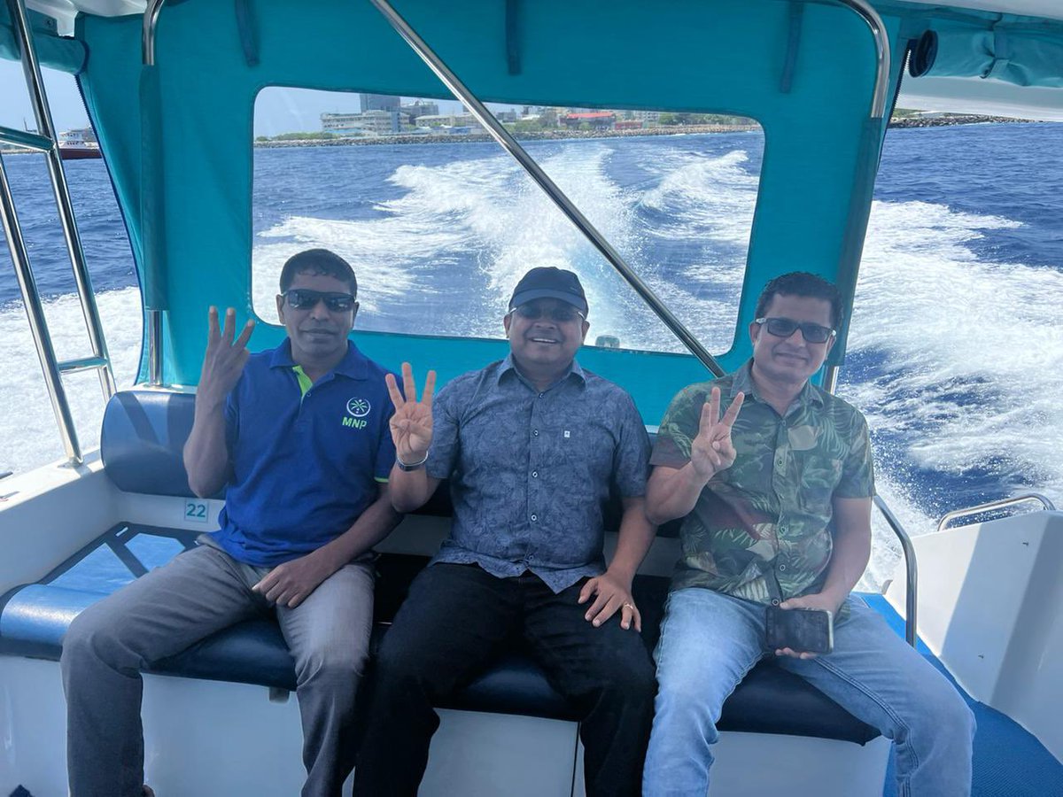 shar_f's tweet photo. K.Maafuhtah mi nahtaalanee Ali Areef ge campaign ah. Thauleemee kamah ekasheegenva meehun majlis gai thibegen Qaanoonu Assassee thanfeezu kureveynee. K.Guraidhoo, Gulhi, Maafushi dhaairaa ah enme ekasheegen vanee #Areef ✔️3️⃣ @nazim7878 @riyazabdulla #FudhuntheriDhaairaaAkah https://t.co/td9Kw40HSP