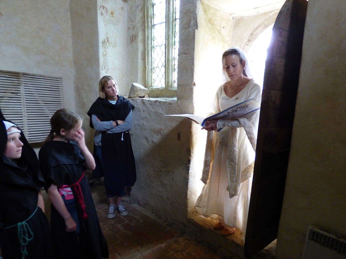 FREE Walk back in time to meet #BradwellAbbey Pilgrims <a href="/MKCityDiscovery/">City DiscoveryCentre</a> <a href="/stantonburypc/">Stantonbury Parish</a> <a href="/mkcouncil/">Milton Keynes City Council</a> on Thurs 6 Apr.  Meet outside  #PilgrimChapel 1.45pm for 2pm start!  And #EasterEgg Hunt before, £4.50 a child, adults free, pre-booked on Event Brite here: mkcdc.org.uk/events