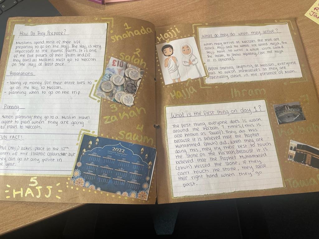 SaintMichaelsCE's tweet photo. #StMichaelsRE #LoveRE #CreativeRE #GrowinginBodyMindandSpirit #ChoiceinLearning #IndependentEnquiry
Year 9 are learning about the 5 pillars of Islam.
Many pupils have chosen to share their learning by different creative means.
Well done! https://t.co/wbuARxrTwJ