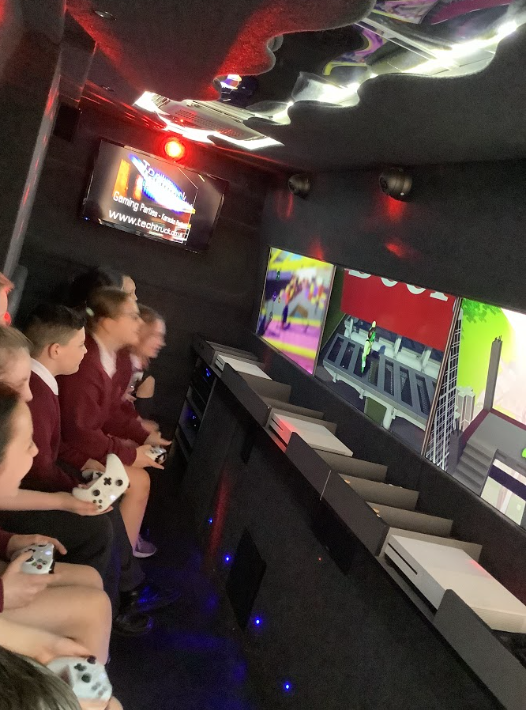 DTPartington's tweet photo. On Wednesday 29th March 44 pupils from across KS1 and KS2 were rewarded with a visit from the Tech Truck.  This reward was because the children had managed to achieve 3 or more gold awards in the Spring Term.  Well done to each and every one of them! https://t.co/otjJzI3SuR