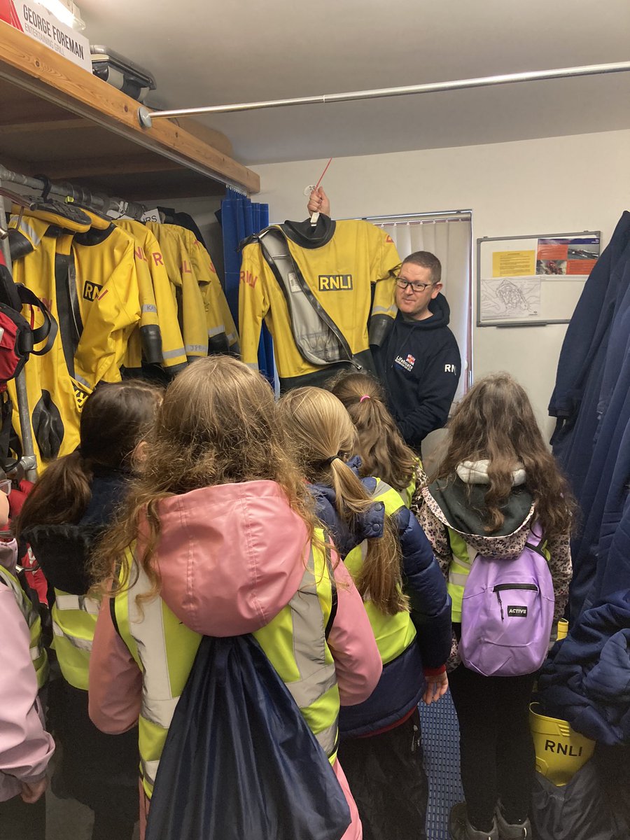 LympshamAcademy's tweet photo. 🚤🚤🚤🚤🚤🚤🚤🚤🚤🚤

We have arrived at RNLI Burnham-On-Sea to meet Tim, Monty and the team.

We are enjoying a quick tour if he site before we begin our charity walk!

Wish us luck! https://t.co/MkxPIZQIwg