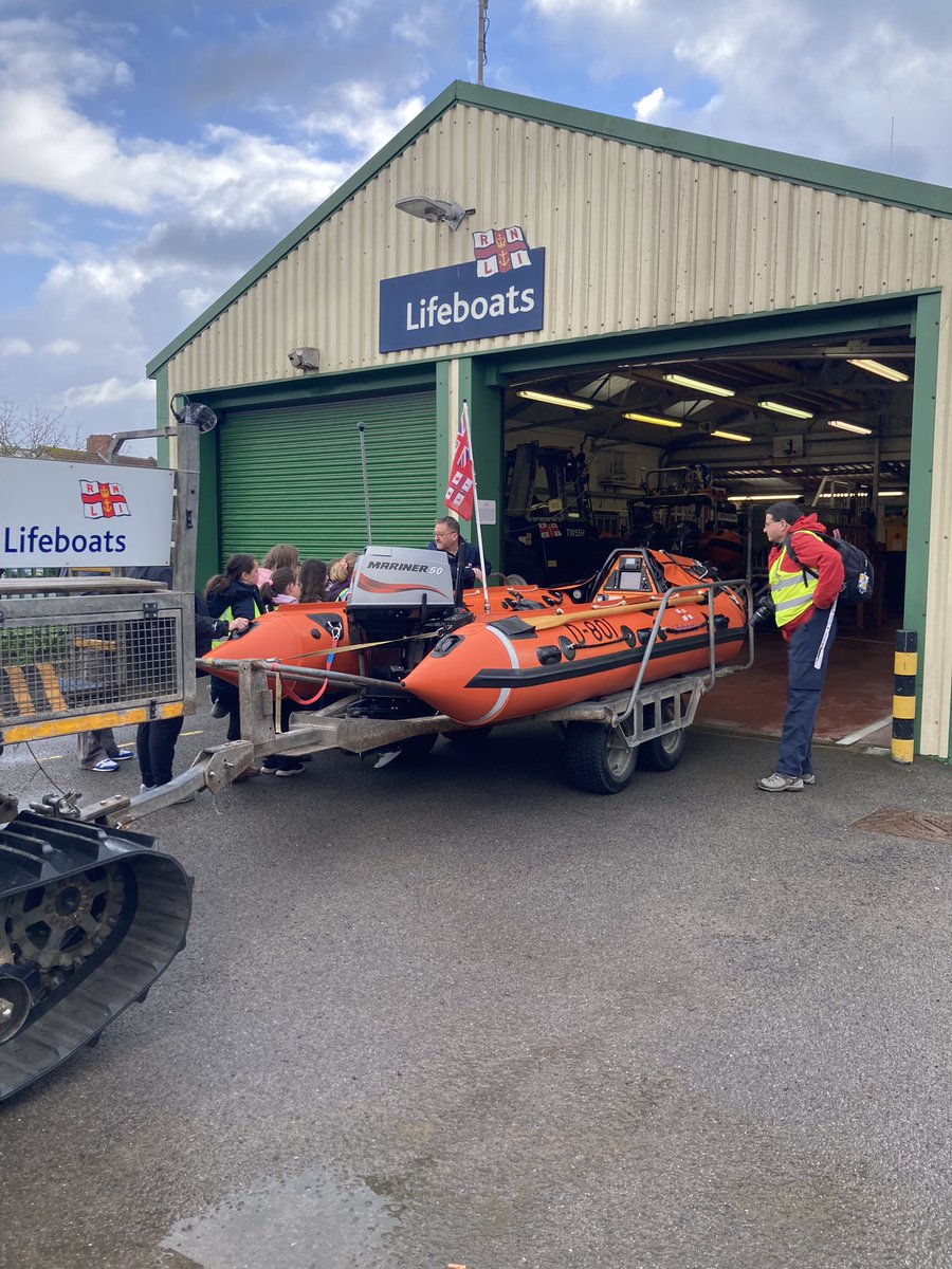 LympshamAcademy's tweet photo. 🚤🚤🚤🚤🚤🚤🚤🚤🚤🚤

We have arrived at RNLI Burnham-On-Sea to meet Tim, Monty and the team.

We are enjoying a quick tour if he site before we begin our charity walk!

Wish us luck! https://t.co/MkxPIZQIwg