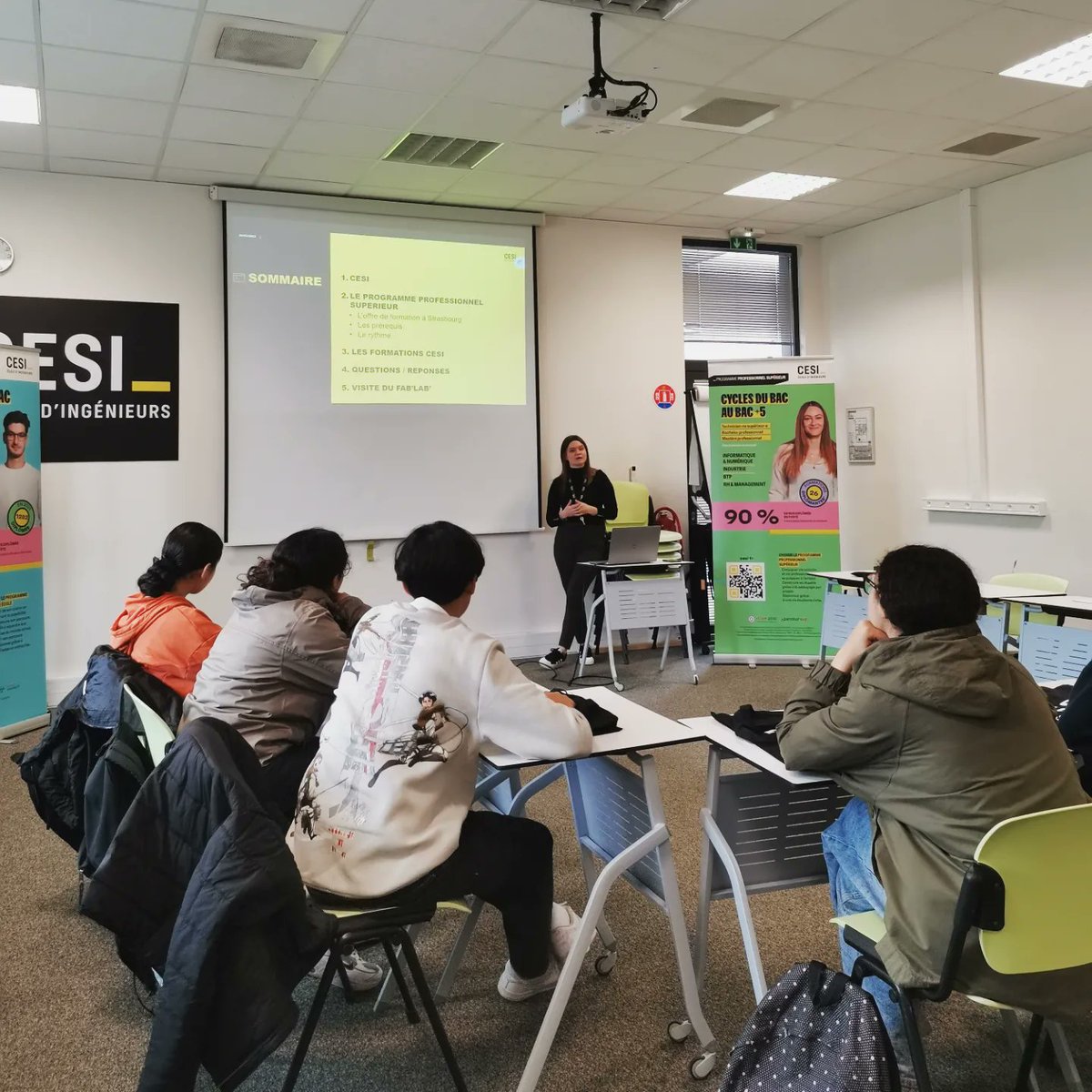 CaravaneDClic's tweet photo. Hier, nous avons accompagné 7 élèves du @clgHansArp au CESI, école d'ingénieurs à Lingolsheim, pour une visite de l'école, un point sur les formations et la conception d'un porte-clés dans leur FabLab 👍🏻

🔜 Se renseigner le plus tôt possible pour une orientation réussie ! https://t.co/ovWNIuhpvt