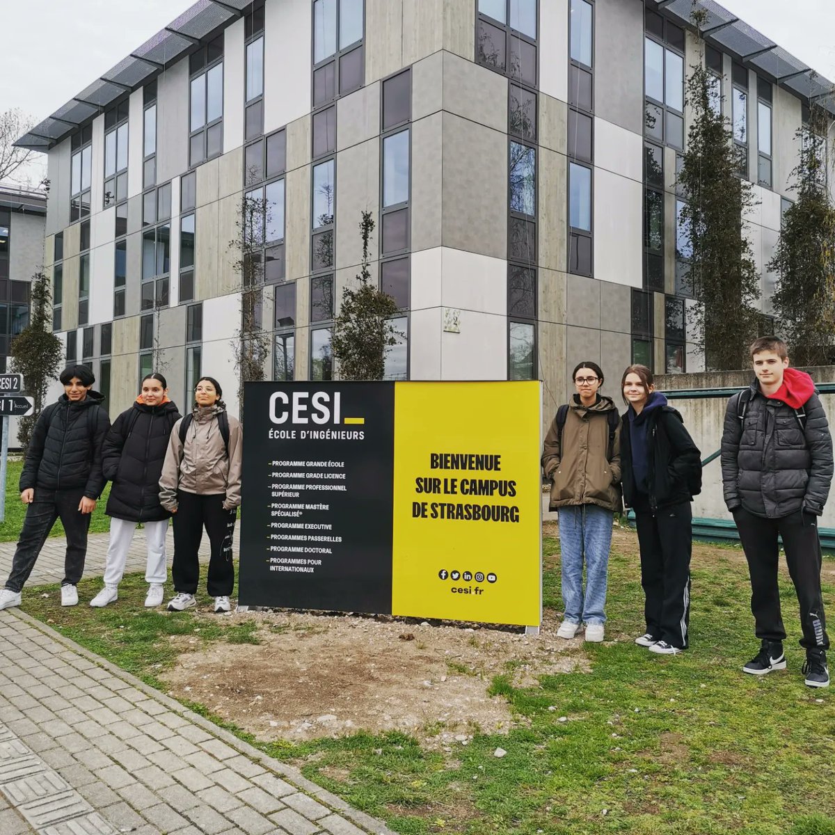 CaravaneDClic's tweet photo. Hier, nous avons accompagné 7 élèves du @clgHansArp au CESI, école d'ingénieurs à Lingolsheim, pour une visite de l'école, un point sur les formations et la conception d'un porte-clés dans leur FabLab 👍🏻

🔜 Se renseigner le plus tôt possible pour une orientation réussie ! https://t.co/ovWNIuhpvt