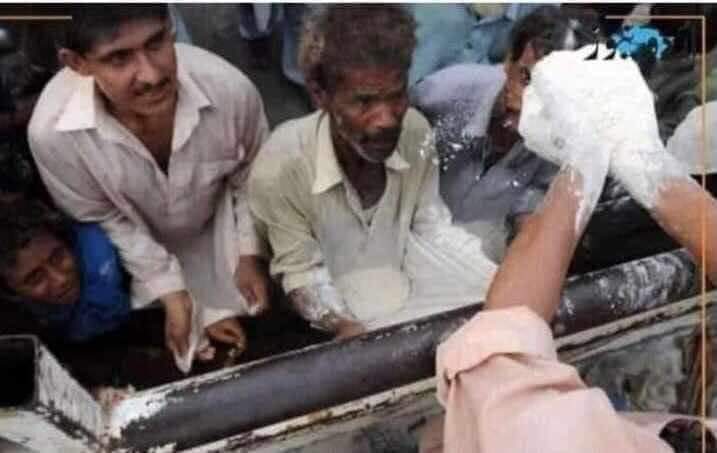 AbdulhaqueDayo's tweet photo. زندگی کے 25 سال ہو گئے 
لیکن اس طرح دردناک 
منظر نہیں دیکھا

 اے حاکمِ وقت تیرے کردار پہ تھو https://t.co/fVDRfTjYoL
