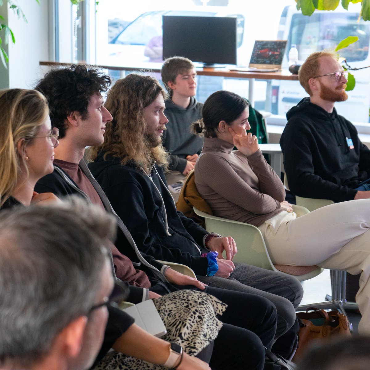 dfinity's tweet image. Our Zurich🇨🇭HQ buzzed as 9 teams from the #CVVC accelerator program dropped by to learn about the #InternetComputer

After a warm welcome from @JanCamenisch the #Web3 startups got a chance to pitch their ideas👨‍💼

Great collaboration with @cv_labs to nurture on-chain innovation💡