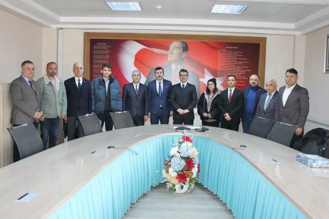 İl Millî Eğitim Müdürlüğü koordinatörlüğünde gerçekleştirilen, "Akif'in Sözü Cumhuriyetin 100'ü" temalı kompozisyon yarışmasına katılan;9/A Sağlık Hizmetleri Alanı öğrencisi Gizem YILDIZ il üçüncüsü olmuştur. Öğrencimizi  tebrik eder, emeği geçen öğretmenlerimize teşekkür ederiz.