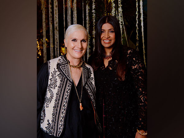 ani_digital's tweet photo. Luxury giant Christian Dior's fashion showcase at Mumbai's iconic Gateway of India
Read @ANI story |
https://t.co/5uYT0HSTqe
#dior #prefall2023 #GatewayofIndia https://t.co/UhskzMl8T8