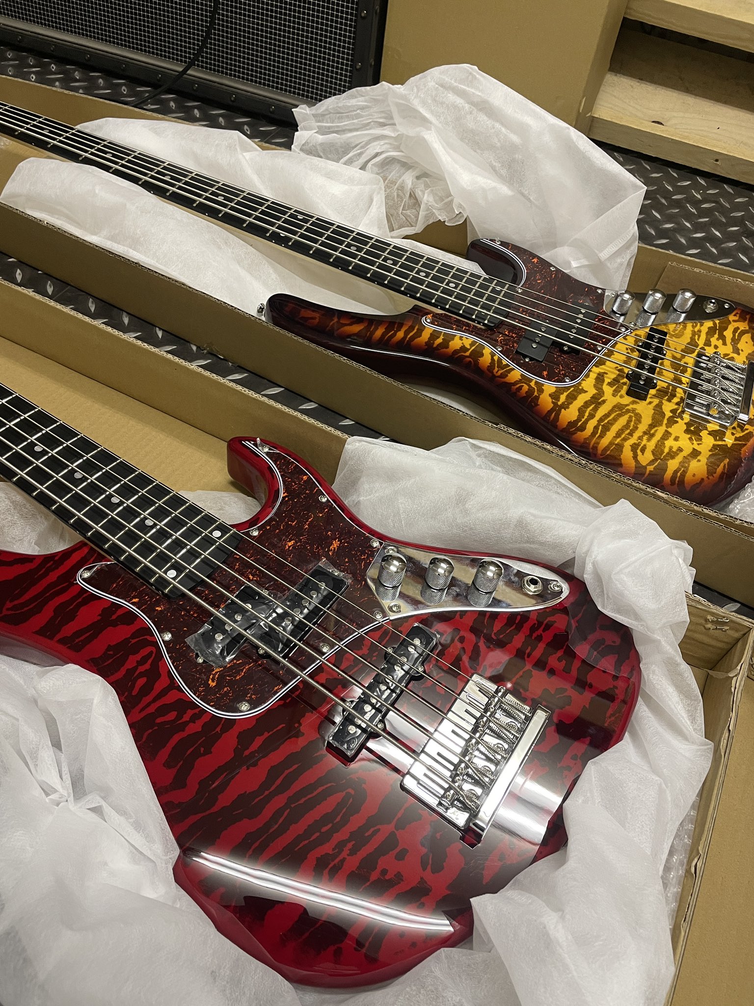 ベース woofy basses Cavalier4 Cherry Sunburst woofy basses Cavalier4 Cavalier4 Cherry Sunburst（新品/送料