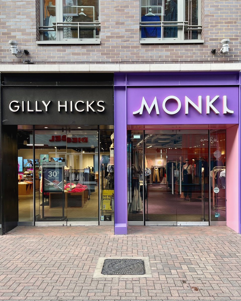 dropofmilk's tweet photo. Who doesn’t love a store with a swing? @monkiworld Carnaby St completed right door to previous #milkstructures project @GillyHicks!

#milkretail #structuralengineering #retailengineering #monki #carnabystreet @carnabylondon https://t.co/F1LCvLxYOX