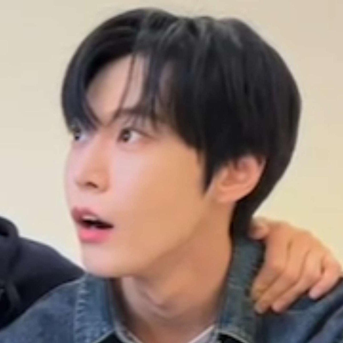 aquariusjjh's tweet photo. 아 재현이 대형 스포하고 도재정 반응 봐 https://t.co/4oulb5KcT0